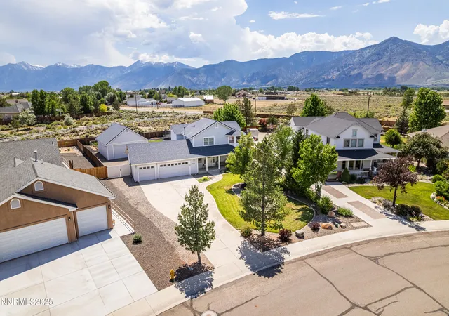 Photo 3 of Single family home for sale at 1131 Country Clb Dr, Minden, NV 89423 | MLS# 250051303 | Listing updated on 2025-08-24