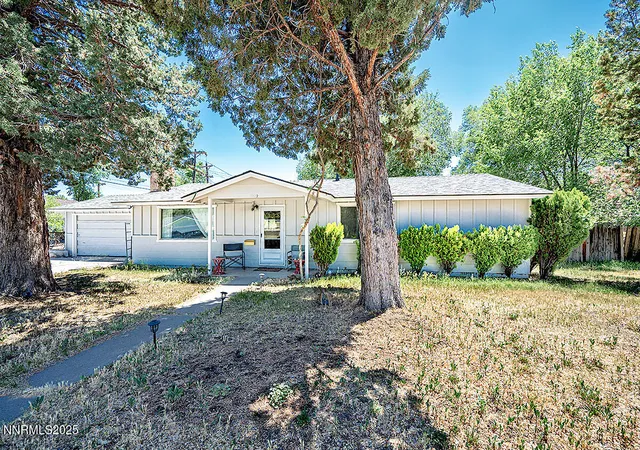 Photo 2 of Single family home for sale at 1009 E Robinson St, Carson City, NV 89701 | MLS# 250051418 | Listing updated on 2025-06-13