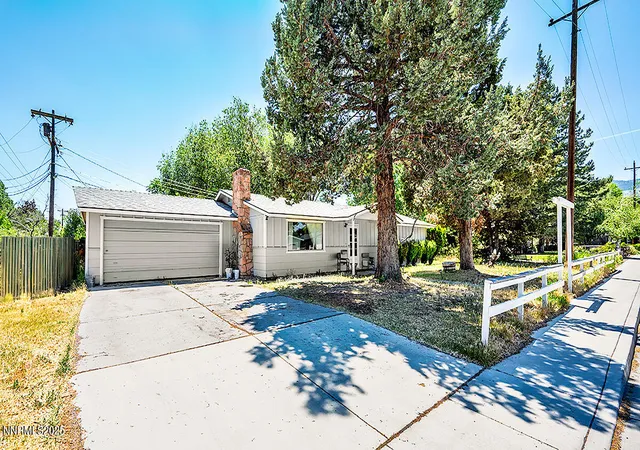 Photo 3 of Single family home for sale at 1009 E Robinson St, Carson City, NV 89701 | MLS# 250051418 | Listing updated on 2025-06-13