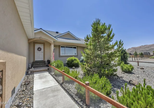 Photo 3 of Single family home for sale at 150 Brandon Ranch Ct, Reno, NV 89510 | MLS# 250051763 | Listing updated on 2025-12-12