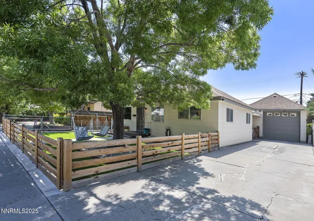 Photo 2 of Single family home for sale at 337 Fodrin Way, Sparks, NV 89431 | MLS# 250052064 | Listing updated on 2025-10-29