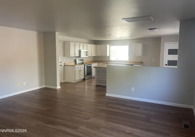 Photo 3 of Single family home for sale at 7433 Spey Dr, Reno, NV 89506 | MLS# 250053944 | Listing updated on 2025-10-02