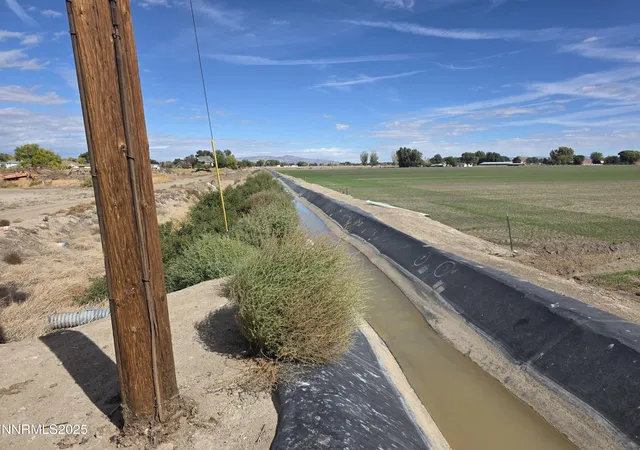 Photo 4 of House for sale at 400 E Bridge St, Yerington, NV 89447 | MLS# 250057842 | Listing updated on 2026-07-10