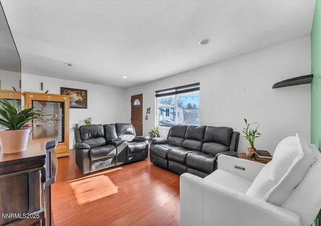 Photo 4 of Single family home for sale at 1250 Oxford Ave, Sparks, NV 89431 | MLS# 250059222 | Listing updated on 2026-09-20