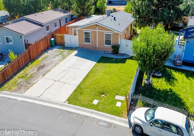 Photo 3 of Manufactured home for sale at 125 Sugar Hl Dr, Sun Valley, NV 89433 | MLS# 260009289 | Listing updated on 2026-08-28