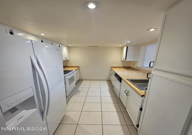 Listing Photo 5 - Condo for sale in building located at 13914 Lear Blvd, Reno, NV 89506