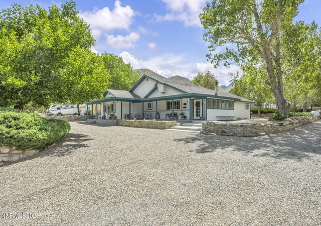 Single family home for sale at 193 Mule Deer Rd, Coleville, CA 96107 | MLS# 260010741