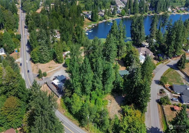 Photo 3 of Sale Pending at 17274 Se Petrovitsky Rd, Renton, WA 98058 | MLS# NWM2153178 | Listing updated on 2026-08-19