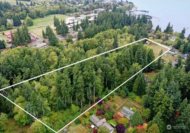 Photo 1 of Sale Pending at 321 Edgecliff Dr, Langley, WA 98260 | MLS# NWM2166507 | Listing updated on 2026-08-10
