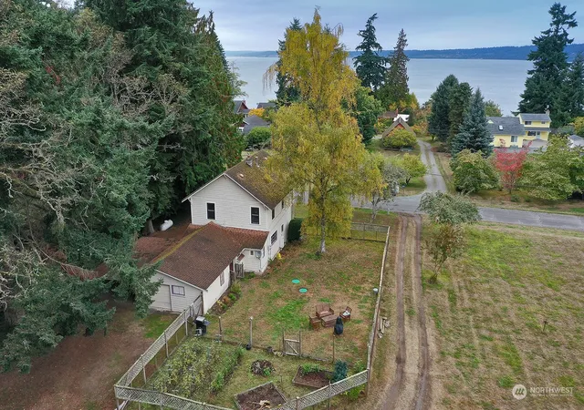 Photo 2 of Sale Pending at 321 Edgecliff Dr, Langley, WA 98260 | MLS# NWM2166507 | Listing updated on 2026-08-10