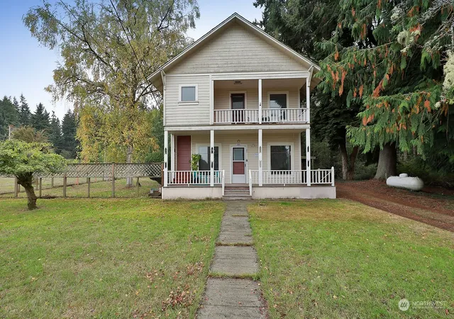 Photo 3 of Sale Pending at 321 Edgecliff Dr, Langley, WA 98260 | MLS# NWM2166507 | Listing updated on 2026-08-10