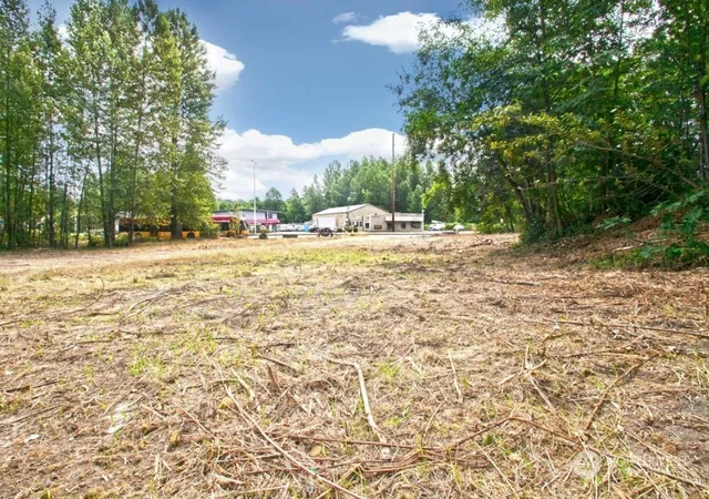 Photo 3 of Sale Pending at 26505 Pacific Hwy S, Des Moines, WA 98198 | MLS# NWM2167753 | Listing updated on 2026-06-16