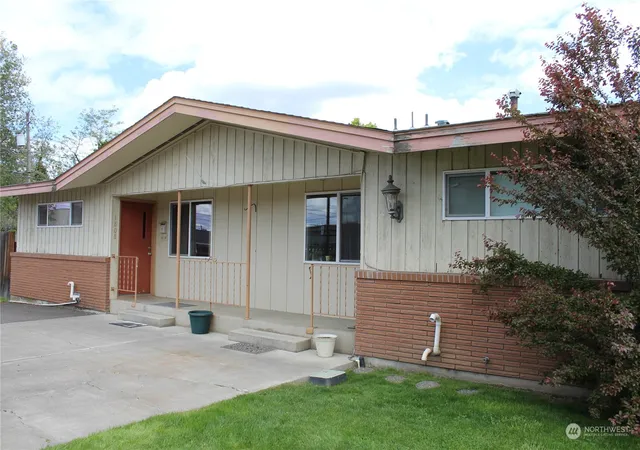 Photo 1 of Sale Pending at 1808 Evergreen St, Walla Walla, WA 99362 | MLS# NWM2177918 | Listing updated on 2026-09-25