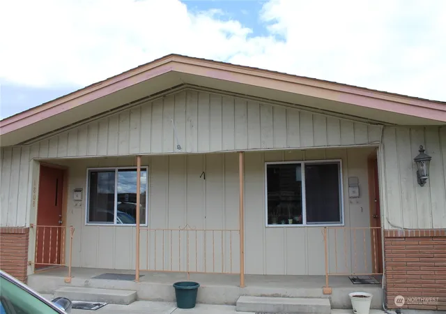 Photo 2 of Sale Pending at 1808 Evergreen St, Walla Walla, WA 99362 | MLS# NWM2177918 | Listing updated on 2026-09-25