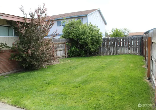 Photo 3 of Sale Pending at 1808 Evergreen St, Walla Walla, WA 99362 | MLS# NWM2177918 | Listing updated on 2026-09-25