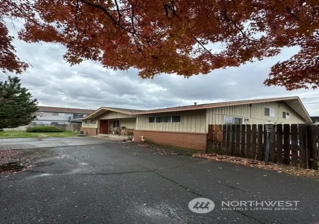 Photo 3 of Sale Pending at 1808 Evergreen St, Walla Walla, WA 99362 | MLS# NWM2177918 | Listing updated on 2026-09-25