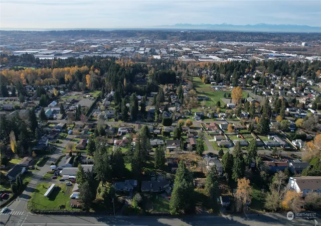 Photo 4 of Sale Pending at 19411 19505 108th Avenue SE, Renton, WA 98055 | MLS# NWM2264986 | Listing updated on 2026-09-25