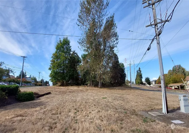 Photo 1 of Sale Pending at 2636 N Narrows Dr, Tacoma, WA 98406 | MLS# NWM2289048 | Listing updated on 2026-06-16