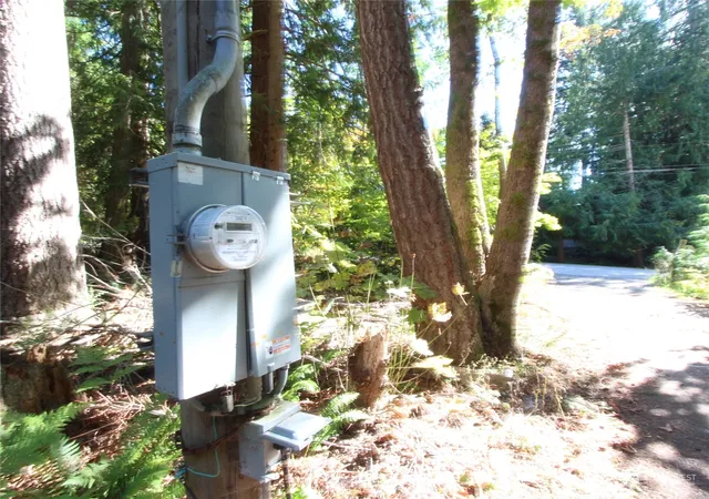 Photo 3 of Sale Pending at 6426 Santa Fe Trl, Maple Falls, WA 98266 | MLS# NWM2295837 | Listing updated on 2026-09-23