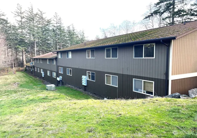 Photo 4 of Condo for sale at 172 Lover's Ln #B201, Eastsound, WA 98245 | MLS# NWM2297169 | Listing updated on 2026-10-01