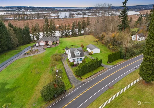 Photo 3 of Sale Pending at 3108 Sunnyside Blvd, Marysville, WA 98270 | MLS# NWM2312691 | Listing updated on 2026-09-25