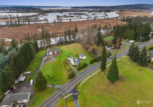 Photo 4 of Sale Pending at 3108 Sunnyside Blvd, Marysville, WA 98270 | MLS# NWM2312691 | Listing updated on 2026-09-25