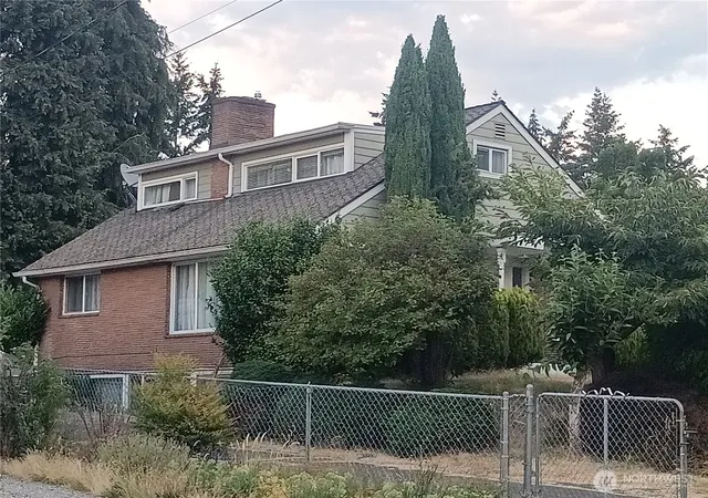 Photo 1 of Single family home for sale at 522 Ne 127th Street, Seattle, WA 98125 | MLS# NWM2327308 | Listing updated on 2026-09-30
