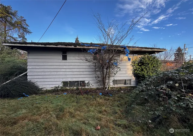 Photo 2 of Sale Pending at 2105 38th Avenue E, Seattle, WA 98112 | MLS# NWM2327787 | Listing updated on 2026-09-18