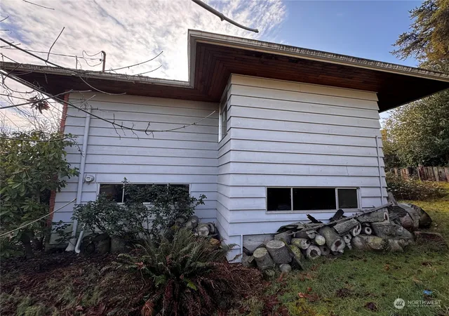 Photo 3 of Sale Pending at 2105 38th Avenue E, Seattle, WA 98112 | MLS# NWM2327787 | Listing updated on 2026-09-18