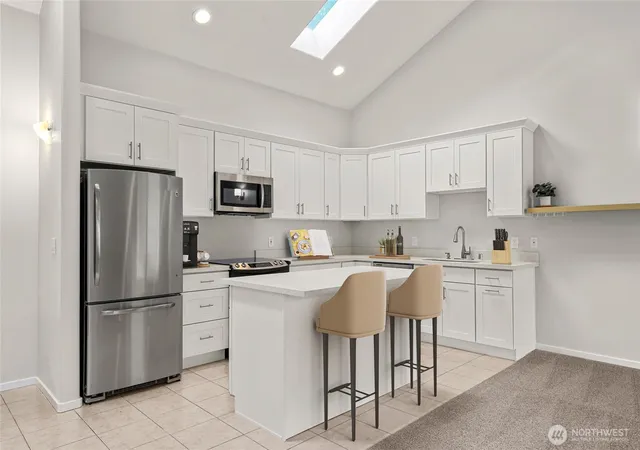 Photo 3 of Sale Pending at 1709 18th Avenue #302, Seattle, WA 98122 | MLS# NWM2330986 | Listing updated on 2026-09-25