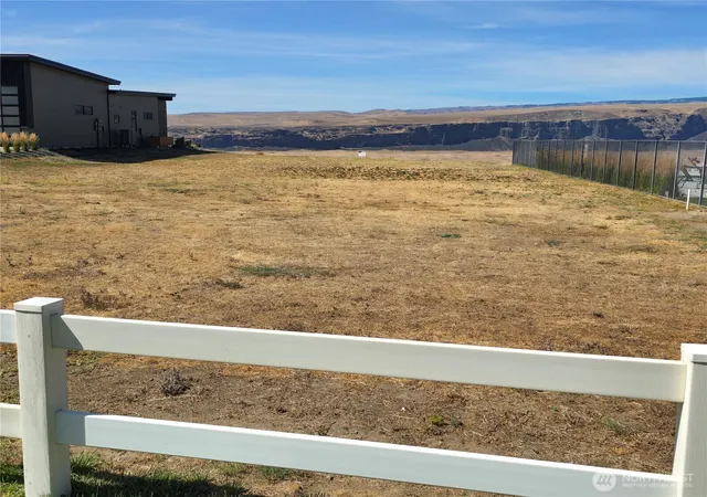 Photo 1 of Sale Pending at 9725 Ridgeview Dr Nw, Quincy, WA 98848 | MLS# NWM2339376 | Listing updated on 2026-09-25