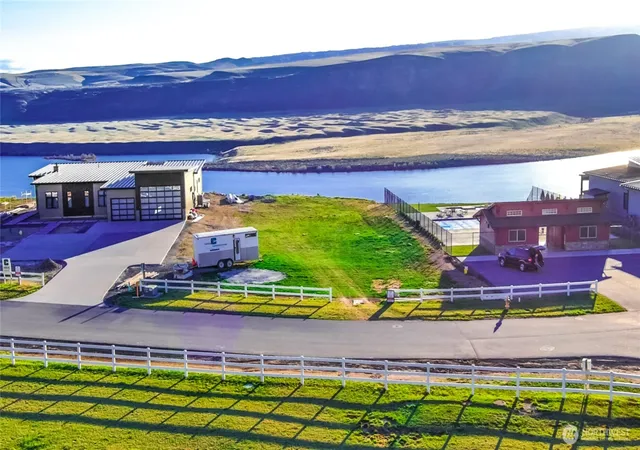 Photo 3 of Sale Pending at 9725 Ridgeview Dr Nw, Quincy, WA 98848 | MLS# NWM2339376 | Listing updated on 2026-09-25
