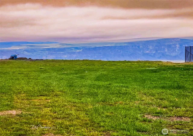 Photo 4 of Sale Pending at 9725 Ridgeview Dr NW, Quincy, WA 98848 | MLS# NWM2339376 | Listing updated on 2026-09-25