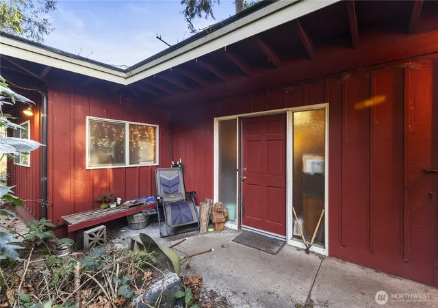 Photo 4 of Sale Pending at 23227 92nd Avenue W, Edmonds, WA 98020 | MLS# NWM2340678 | Listing updated on 2026-09-25