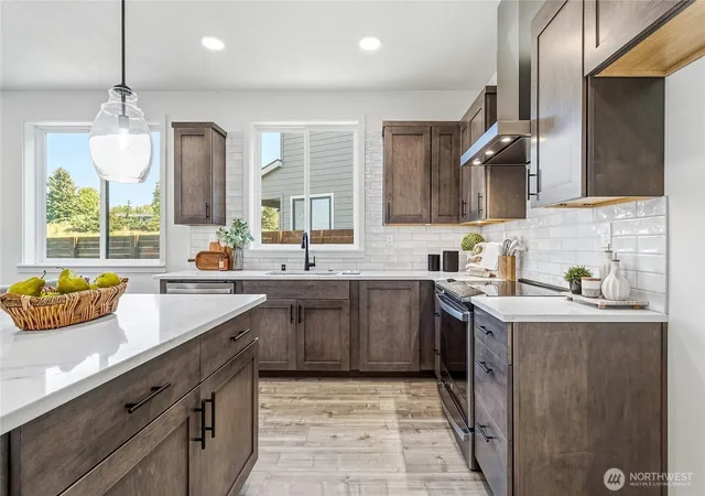 Photo 4 of Single family home for sale at 1021 SE Garrison Village Way, College Place, WA 99324 | MLS# NWM2343950 | Listing updated on 2026-09-30