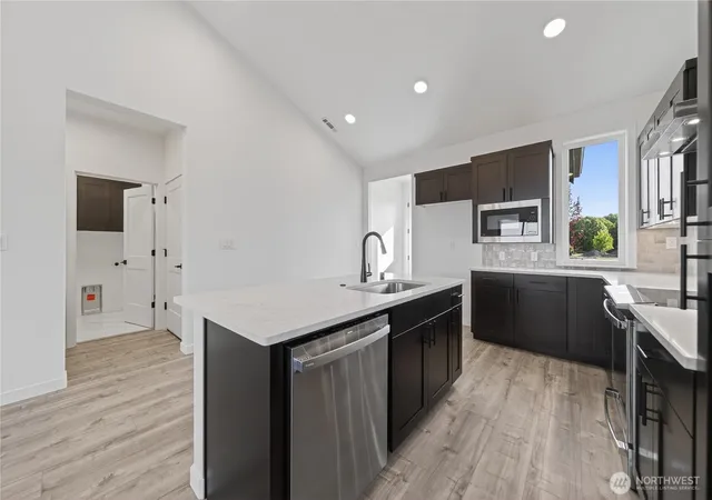 Photo 2 of Single family home for sale at 689 Se Quail Run, College Place, WA 99324 | MLS# NWM2344292 | Listing updated on 2026-09-30