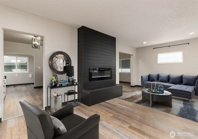 Photo 2 of Sale Pending at 1601 Virginia Ave, Everett, WA 98201 | MLS# NWM2348004 | Listing updated on 2026-05-16