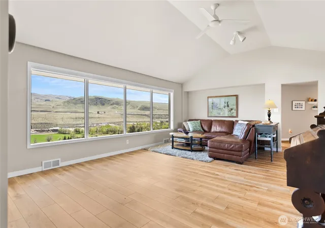 Photo 4 of Sale Pending at 940 Sunrise Hts Rd, Okanogan, WA 98840 | MLS# NWM2362644 | Listing updated on 2026-09-27