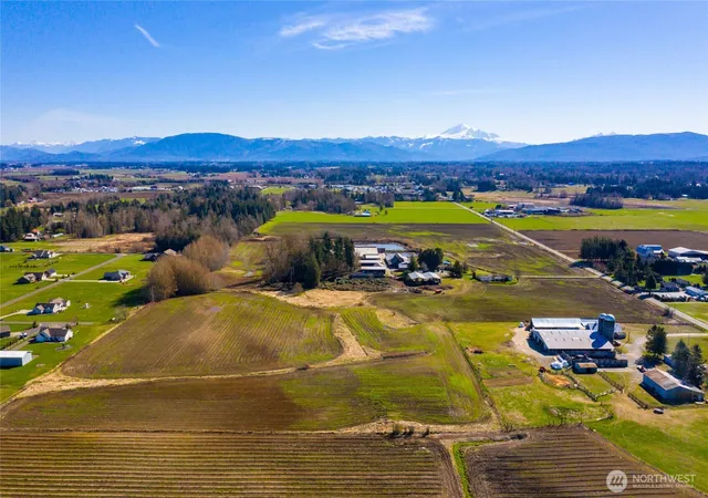 Photo 4 of Sale Pending at 490 W Laurel Rd, Bellingham, WA 98226 | MLS# NWM2364613 | Listing updated on 2026-09-25