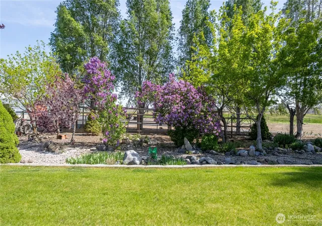 Photo 3 of Manufactured home for sale at 3095 Rd E5 NE, Moses Lake, WA 98837 | MLS# NWM2366218 | Listing updated on 2026-09-24