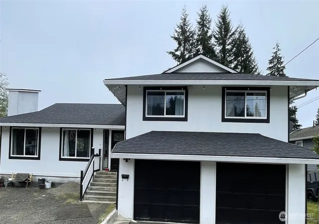 Photo 2 of Sale Pending at 1017 Ballentine St, Raymond, WA 98577 | MLS# NWM2369132 | Listing updated on 2026-09-25