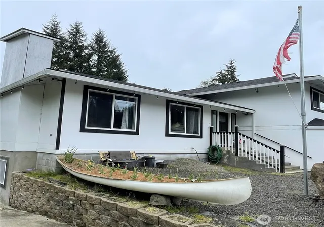 Photo 3 of Sale Pending at 1017 Ballentine St, Raymond, WA 98577 | MLS# NWM2369132 | Listing updated on 2026-09-25