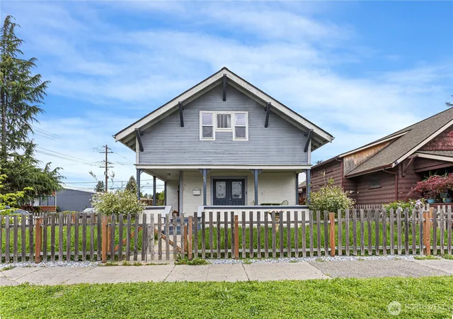 Photo 2 of Sale Pending at 832 N Pearl St, Centralia, WA 98531 | MLS# NWM2375515 | Listing updated on 2026-06-22