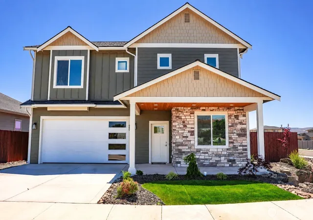 Photo 1 of Single family home for sale at 400 E Heatherstone Ct, Ellensburg, WA 98926 | MLS# NWM2376055 | Listing updated on 2026-09-26