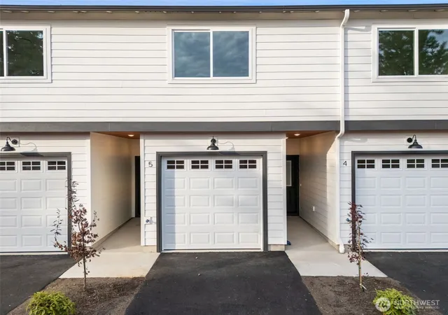 Photo 3 of Condo for sale at 669 W Hendrickson #5, Sequim, WA 98382 | MLS# NWM2376099 | Listing updated on 2026-09-23
