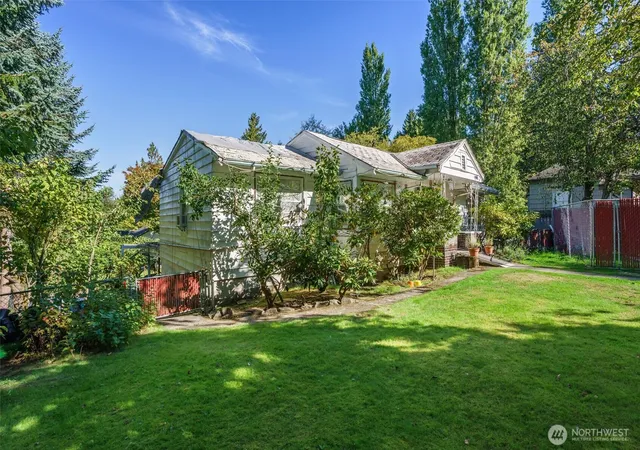 Photo 3 of Sale Pending at 2704 Ne 92nd Street, Seattle, WA 98115 | MLS# NWM2380338 | Listing updated on 2026-09-25