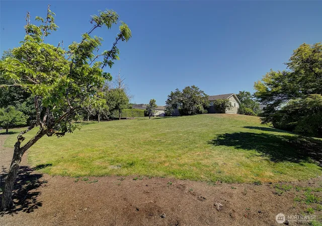 Photo 3 of Sale Pending at 64 Xx 32nd Ave S, Seattle, WA 98118 | MLS# NWM2387674 | Listing updated on 2026-09-25
