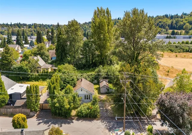 Photo 2 of Sale Pending at 565 S Director, Seattle, WA 98108 | MLS# NWM2400469 | Listing updated on 2026-09-25