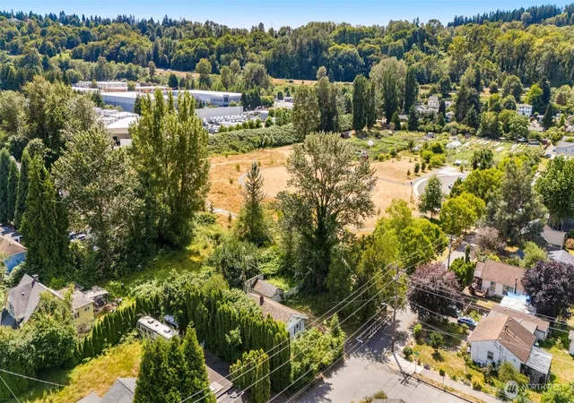 Photo 4 of Sale Pending at 565 S Director, Seattle, WA 98108 | MLS# NWM2400469 | Listing updated on 2026-09-25
