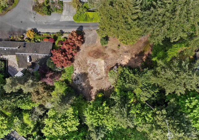 Photo 3 of Sale Pending at 4150 Boulevard Pl, Mercer Island, WA 98040 | MLS# NWM2409845 | Listing updated on 2026-06-16